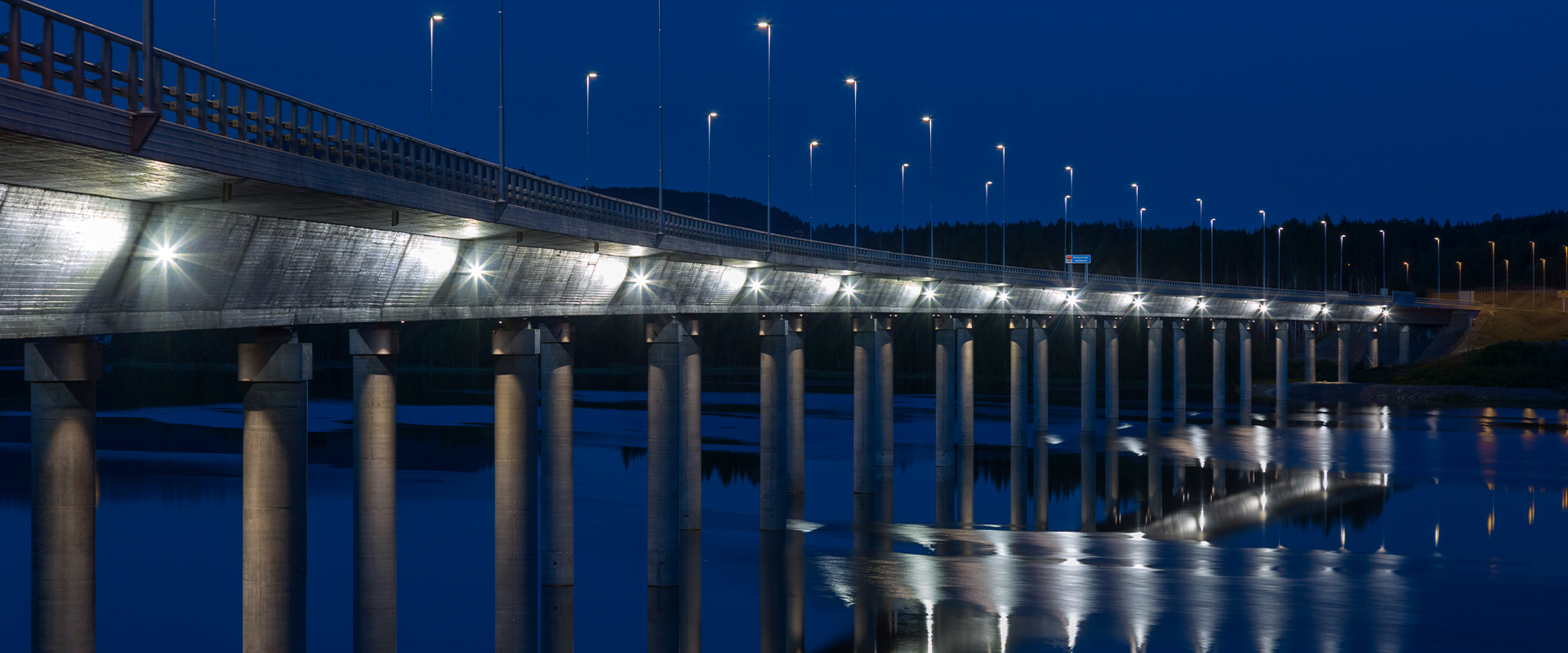 LED street lighting of the Tresfjord Bridge