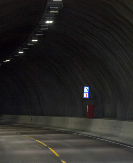LED tunnel lighting fixture